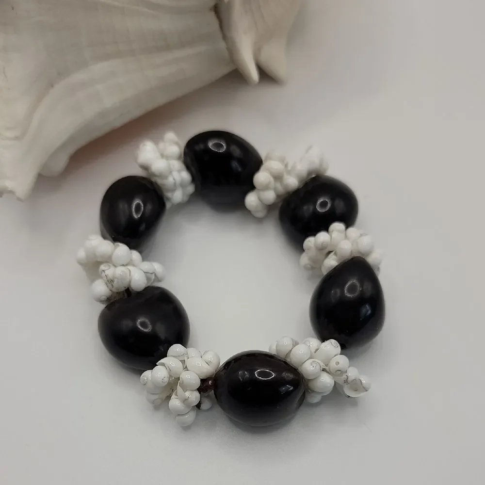 Hawaiian Bracelet Kukui Nut and Shell - Black & White Size Standard 7